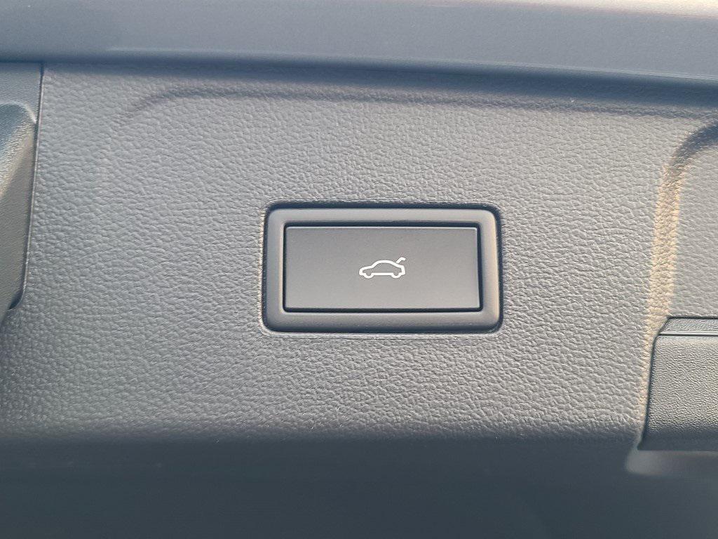 new 2026 Volkswagen Atlas car, priced at $43,986