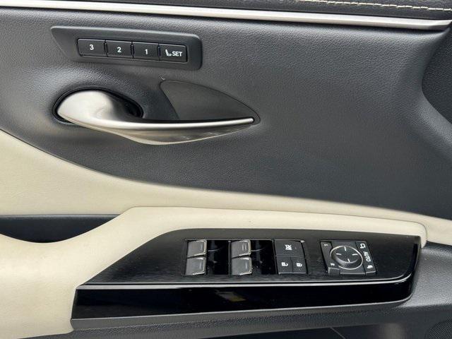 used 2023 Lexus ES 300h car, priced at $36,400