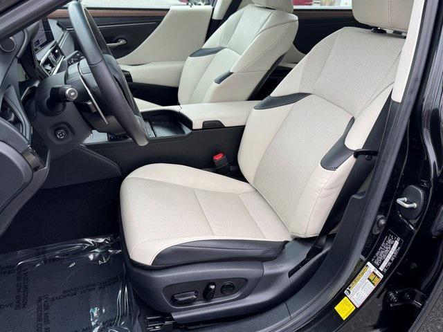 used 2023 Lexus ES 300h car, priced at $36,400