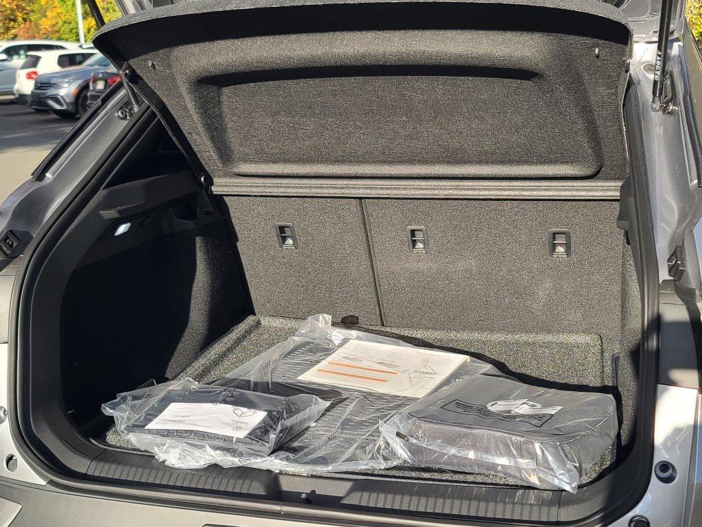 new 2025 Volkswagen ID.4 car, priced at $40,635