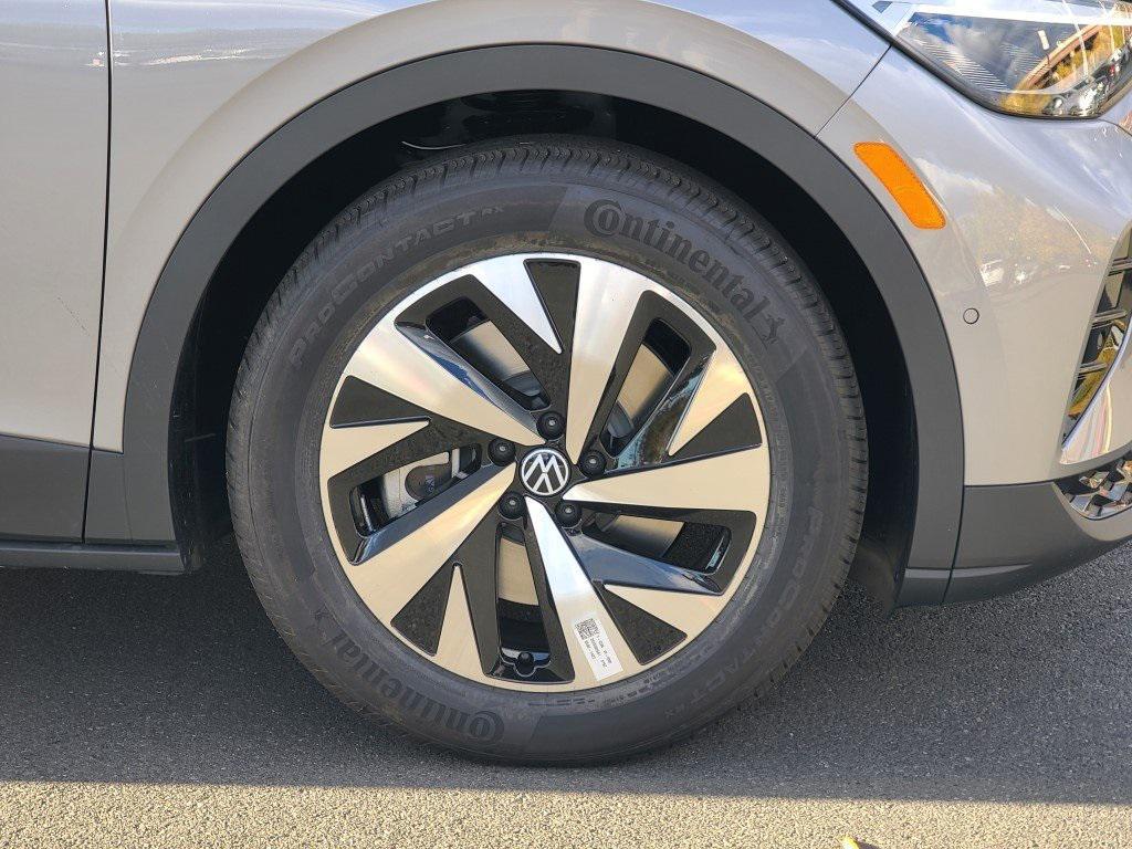 new 2025 Volkswagen ID.4 car, priced at $40,635