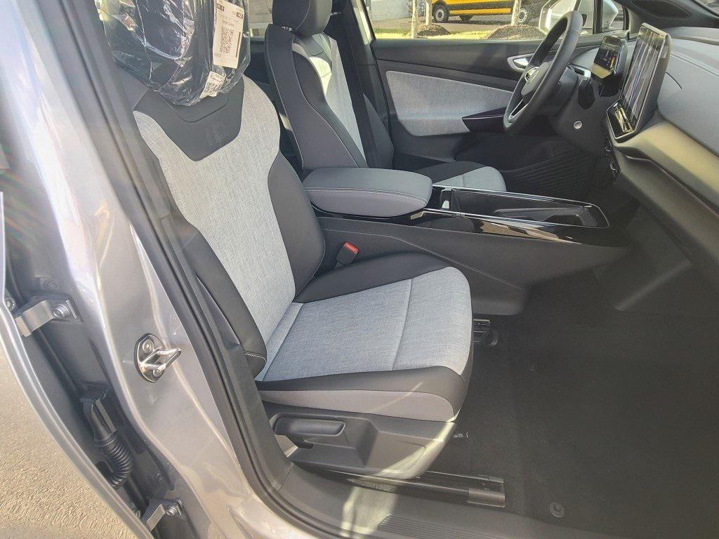 new 2025 Volkswagen ID.4 car, priced at $40,635