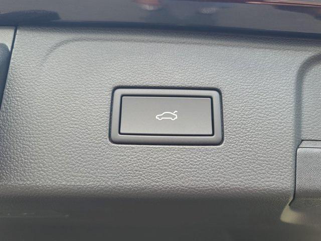 new 2026 Volkswagen Atlas car, priced at $43,388