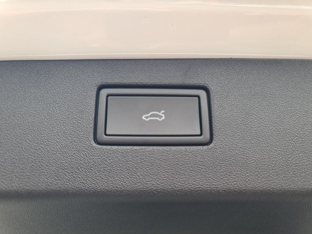 new 2025 Volkswagen Tiguan car, priced at $35,015