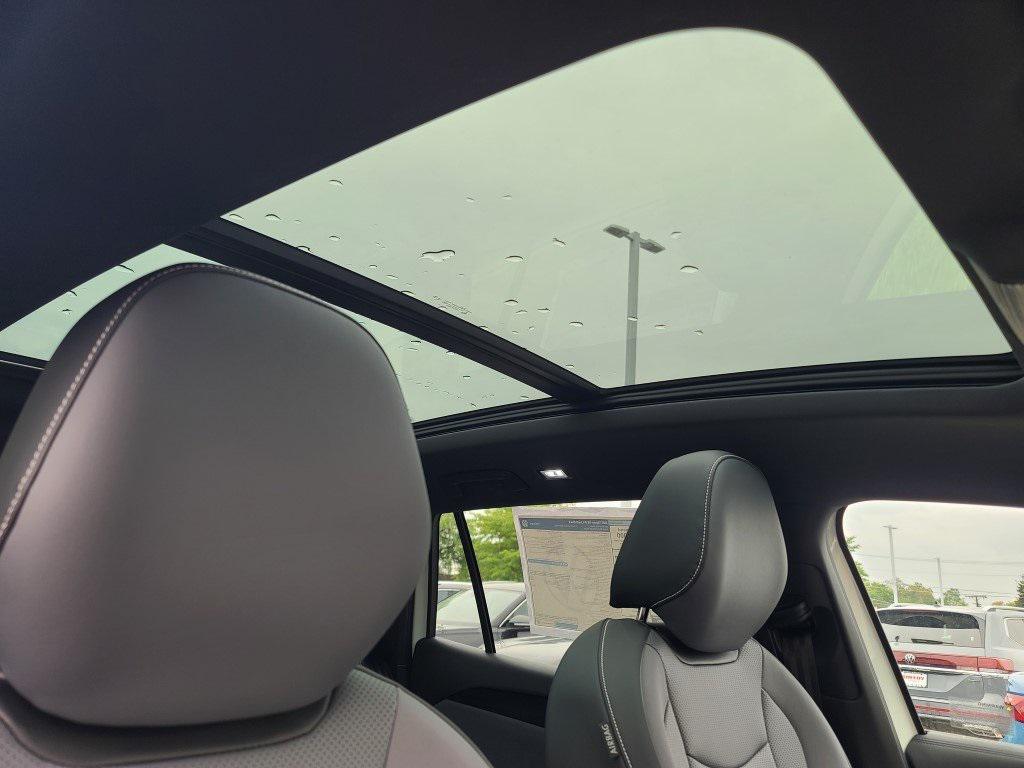 new 2025 Volkswagen Tiguan car, priced at $35,015