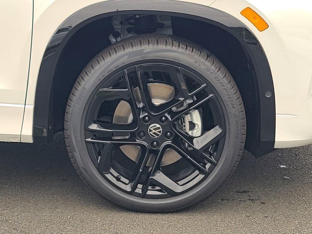 new 2025 Volkswagen Tiguan car, priced at $35,015