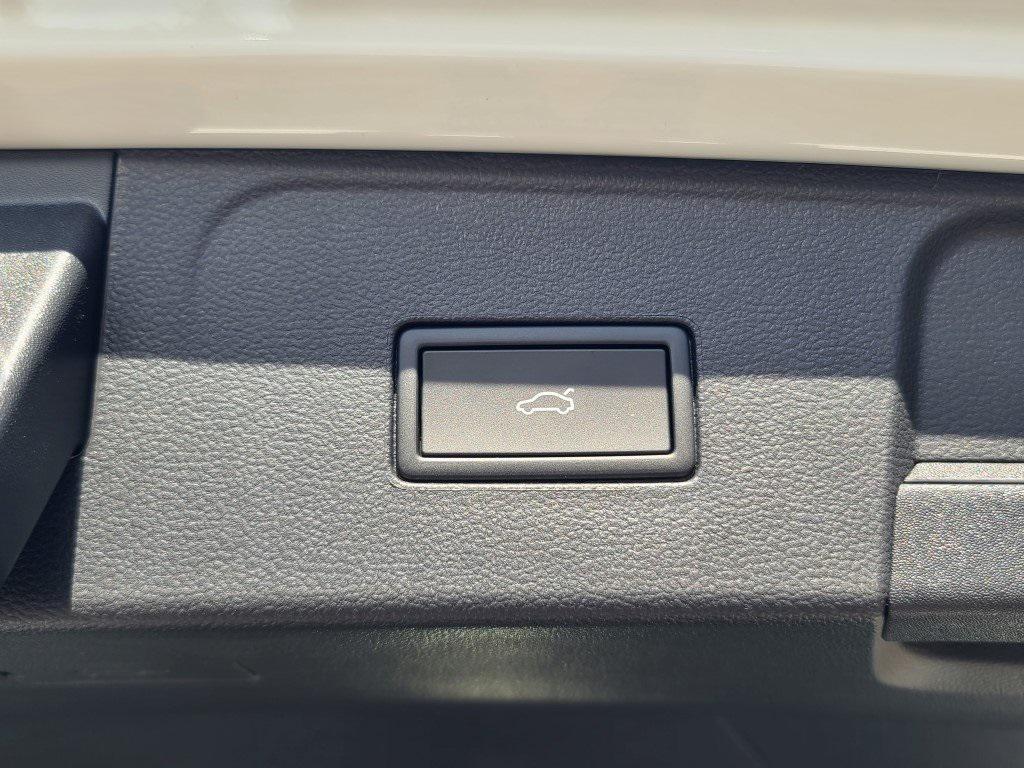 new 2026 Volkswagen Atlas car, priced at $44,580