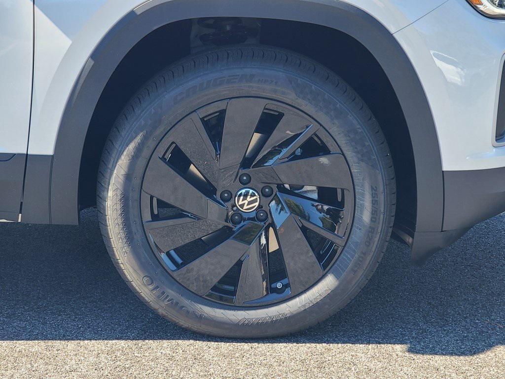 new 2026 Volkswagen Atlas car, priced at $44,580