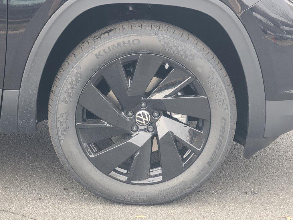 new 2026 Volkswagen Atlas car, priced at $43,388