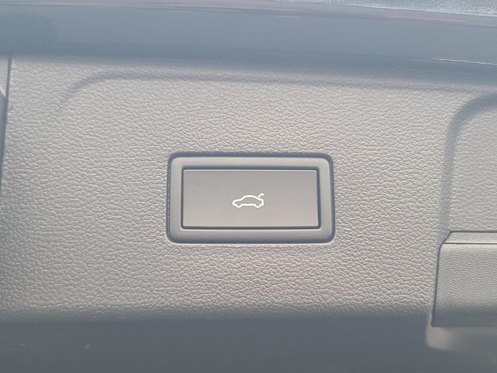 new 2026 Volkswagen Atlas car, priced at $43,388