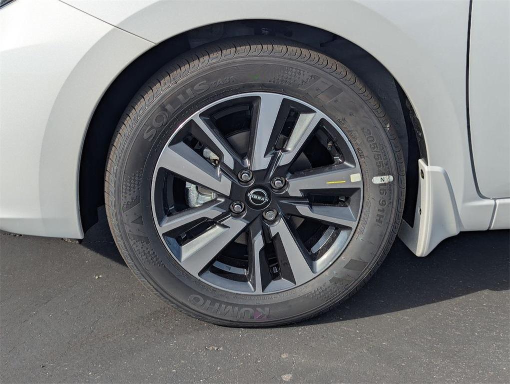 new 2025 Nissan Versa car, priced at $19,999