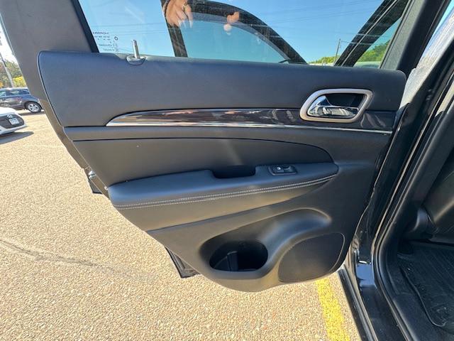 used 2016 Jeep Grand Cherokee car, priced at $13,995