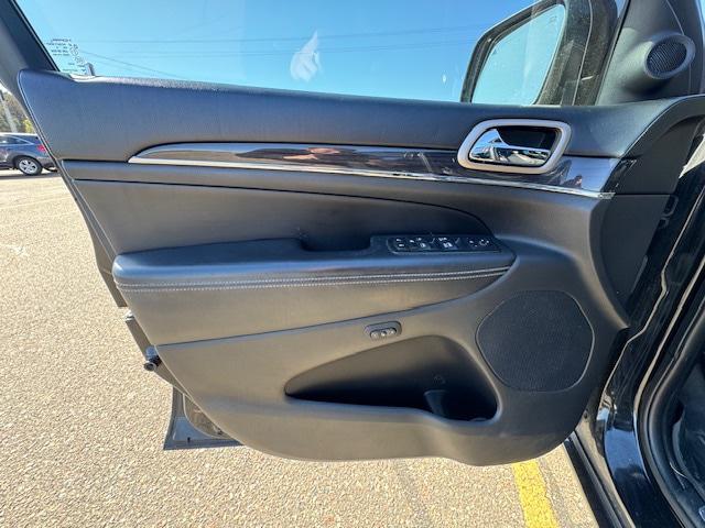 used 2016 Jeep Grand Cherokee car, priced at $13,995