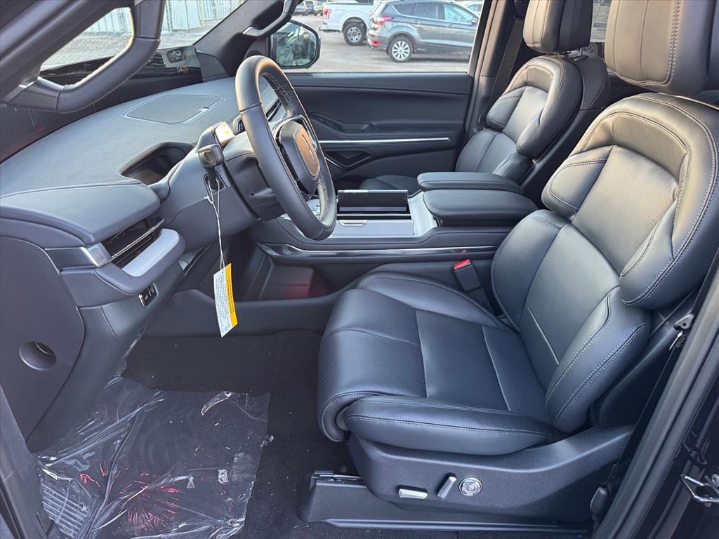 new 2025 Lincoln Navigator car, priced at $107,002