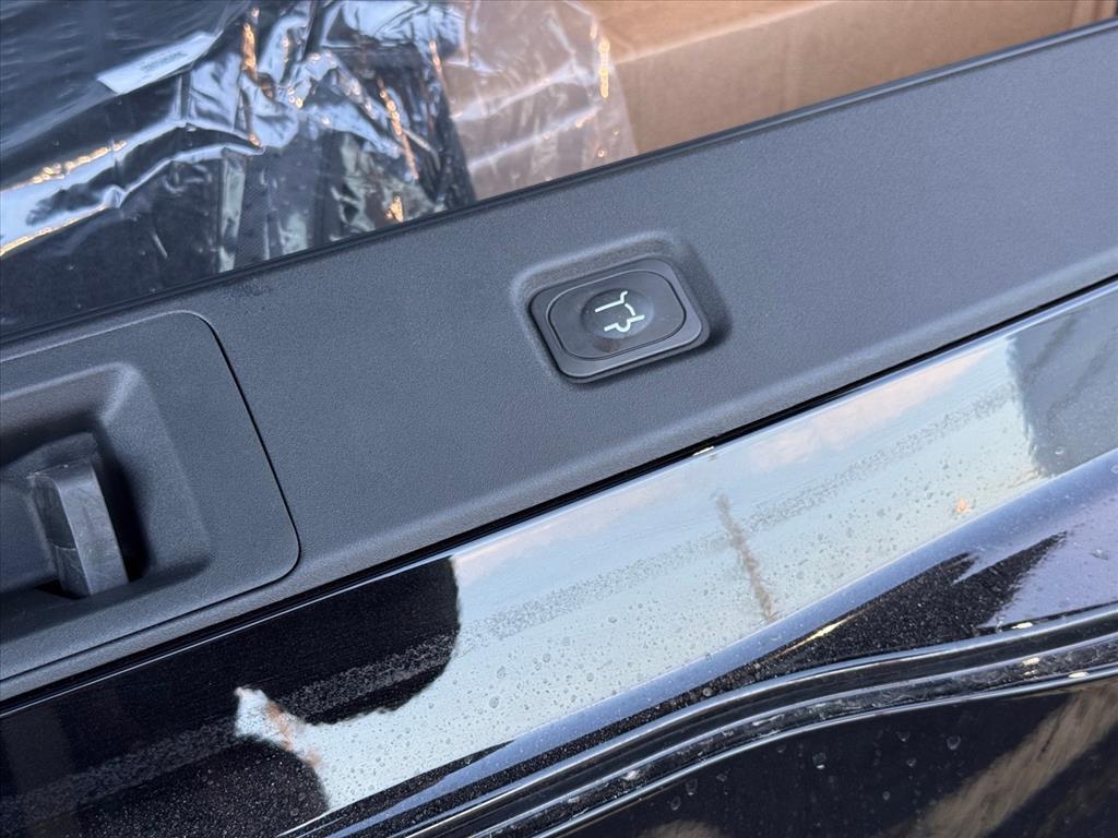 new 2025 Lincoln Navigator car, priced at $107,002