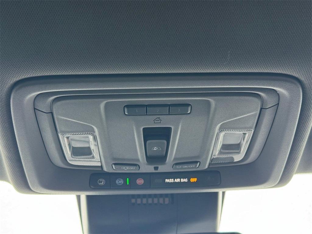 used 2022 GMC Sierra 1500 car, priced at $40,626