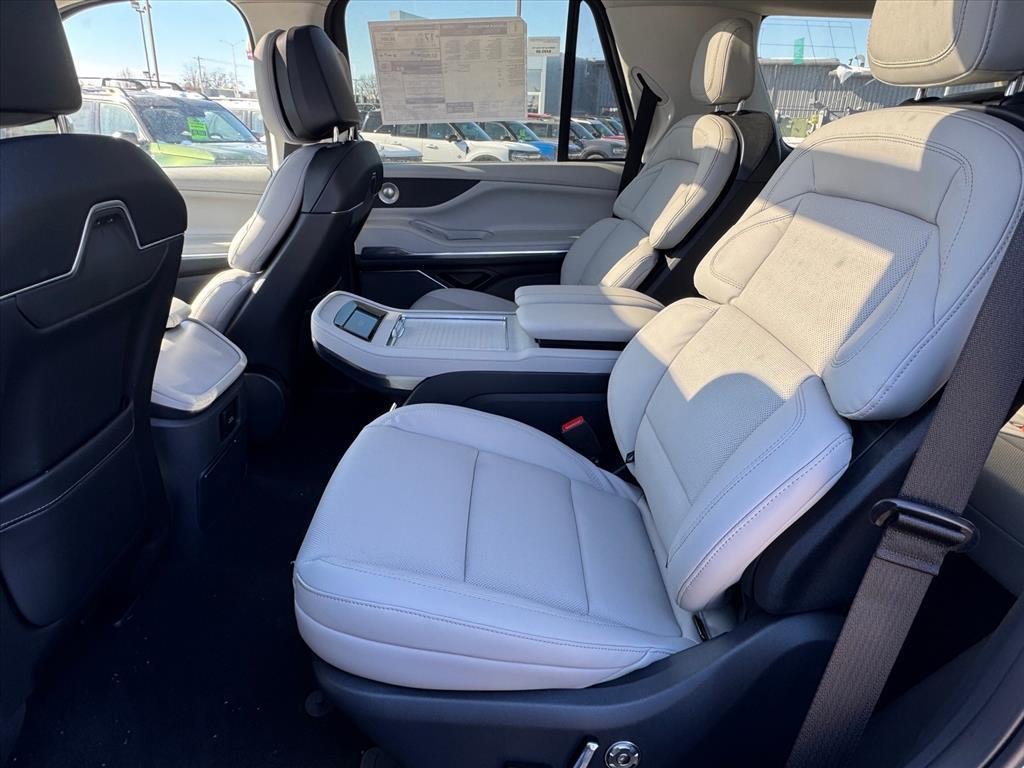 new 2026 Lincoln Navigator car, priced at $111,080