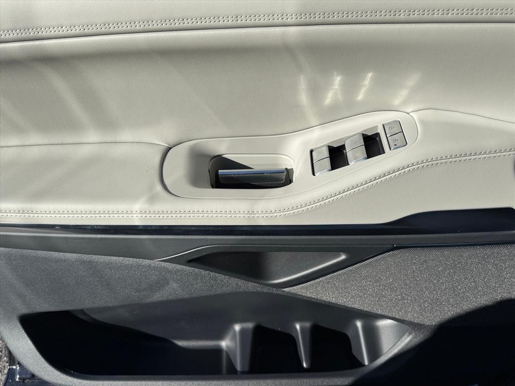 new 2025 Lincoln Navigator car, priced at $103,720