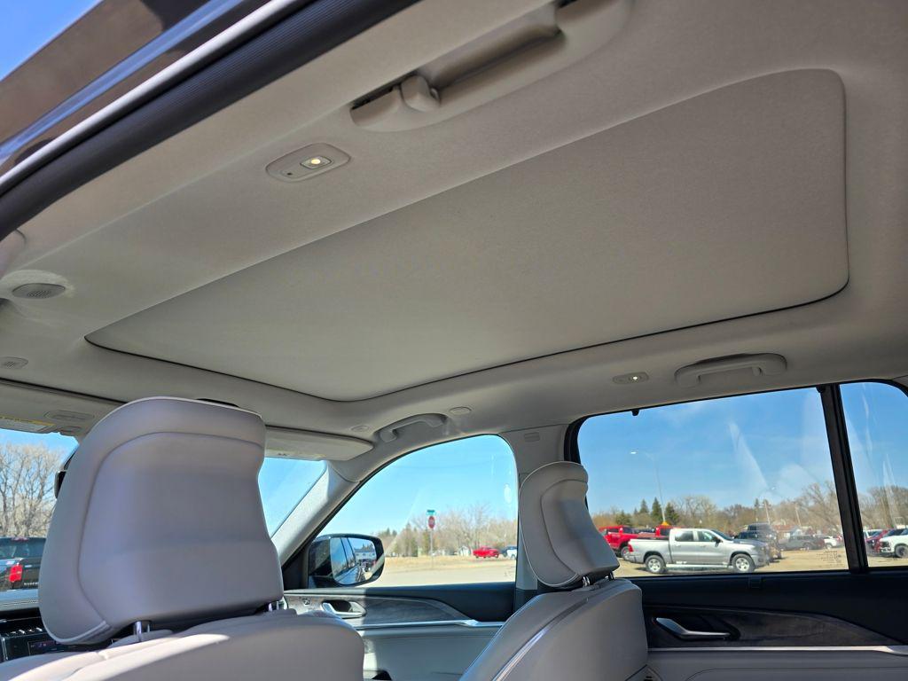 used 2022 Jeep Grand Cherokee car, priced at $33,794