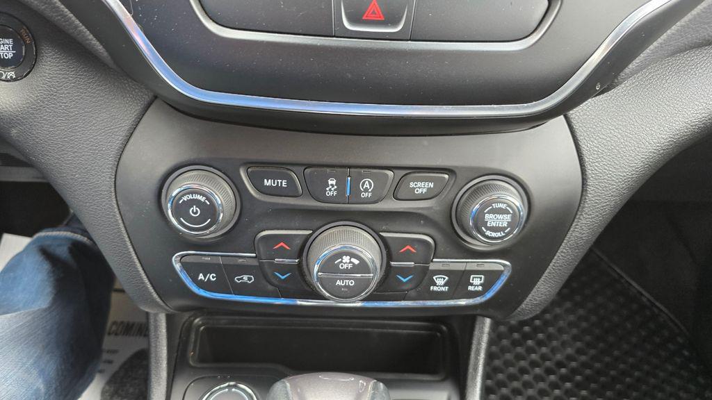 used 2019 Jeep Cherokee car