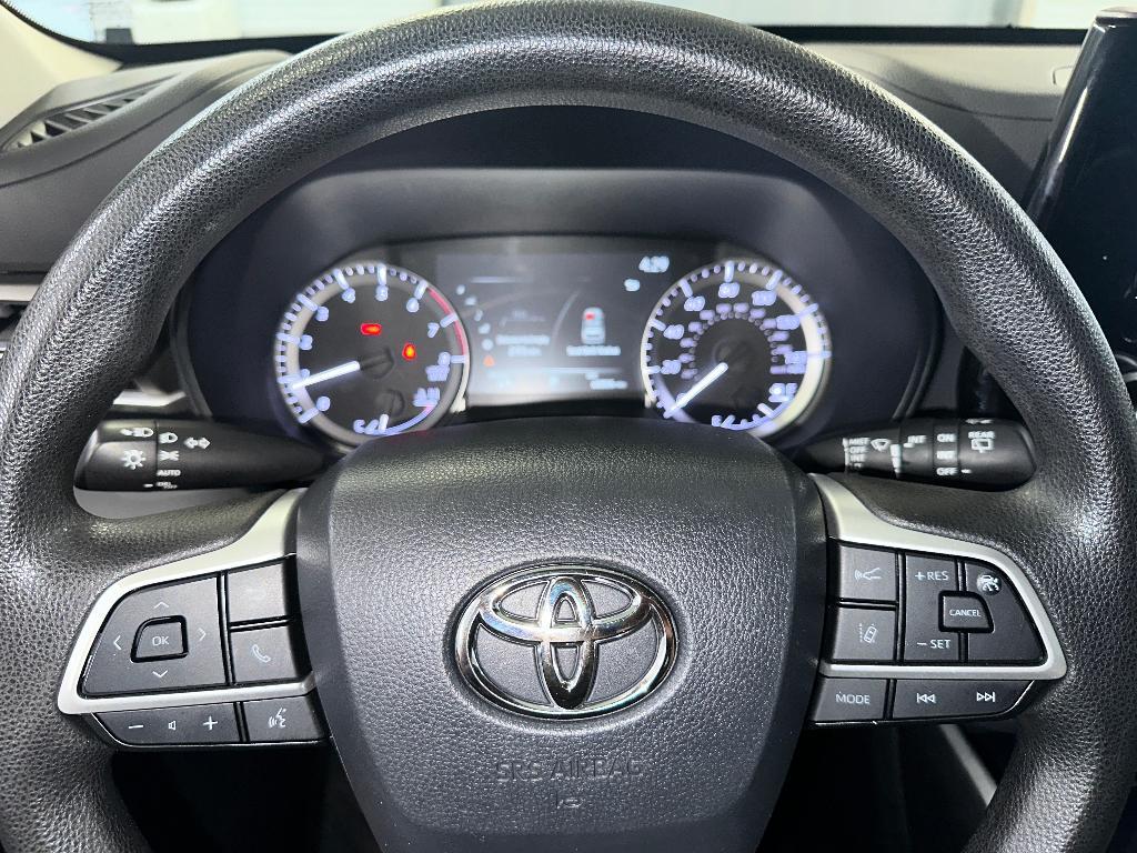 used 2023 Toyota Highlander car, priced at $32,389