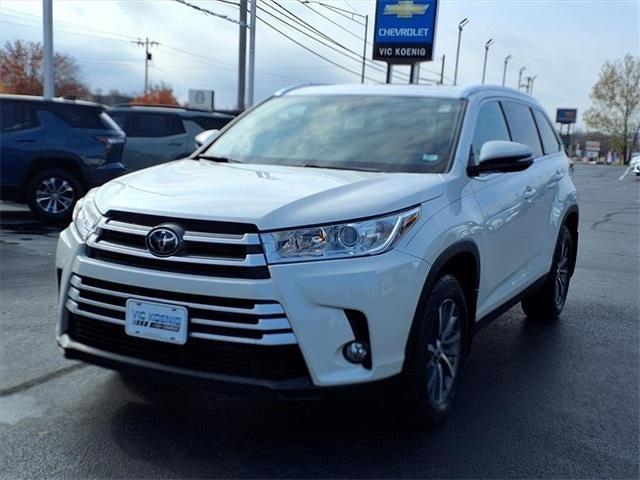 used 2019 Toyota Highlander car, priced at $29,842