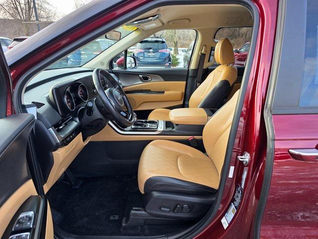 used 2024 Kia Carnival car, priced at $31,999