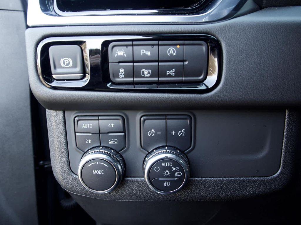 used 2025 GMC Yukon car, priced at $65,533