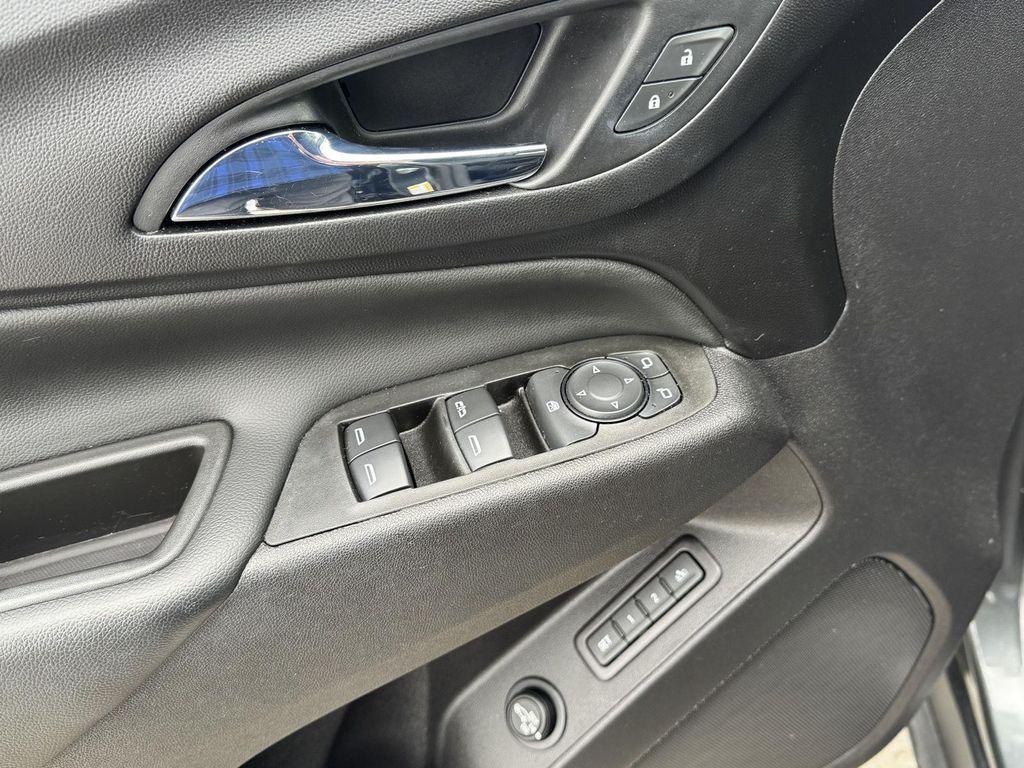 used 2021 Chevrolet Equinox car, priced at $19,000