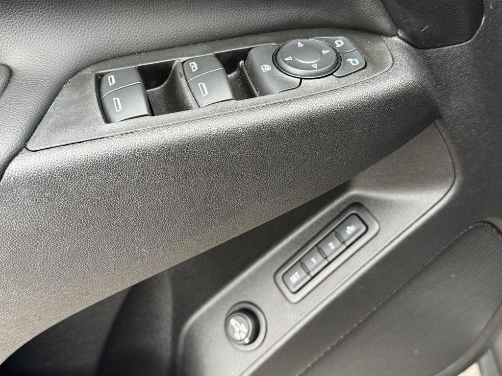 used 2021 Chevrolet Equinox car, priced at $19,000