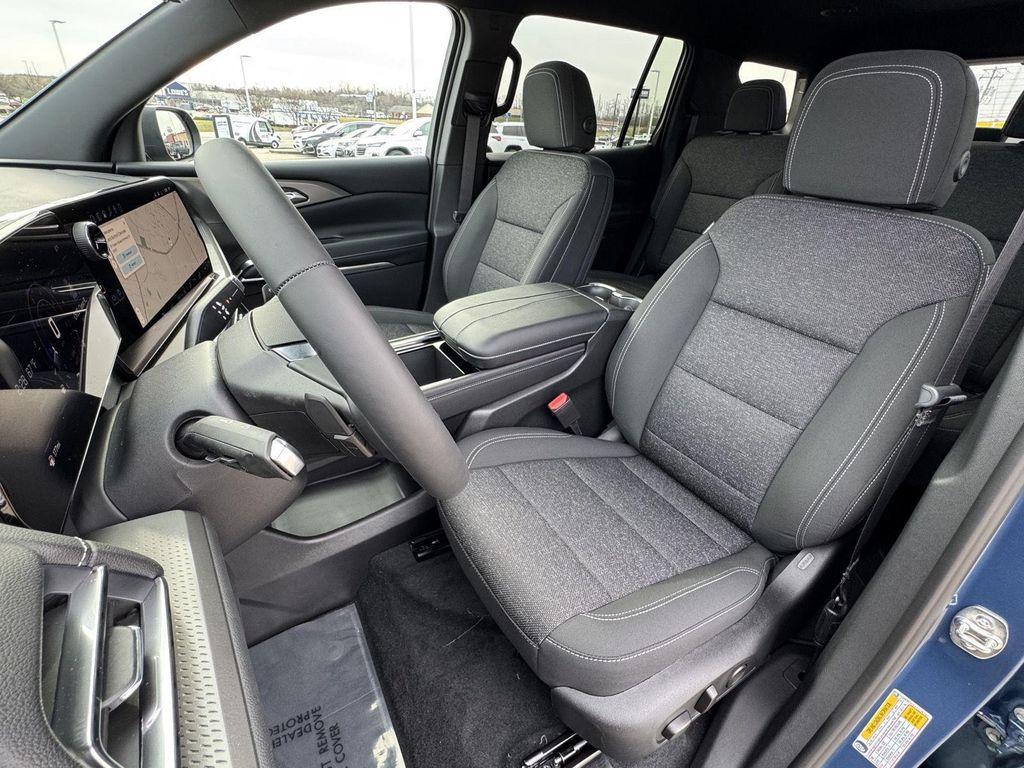 new 2026 Chevrolet Traverse car, priced at $41,226