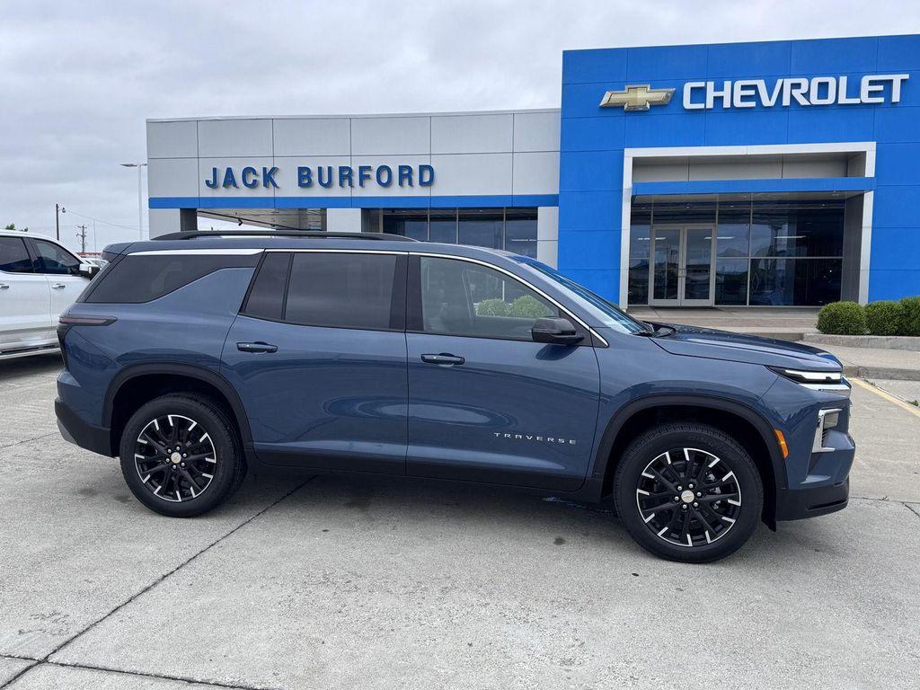new 2026 Chevrolet Traverse car, priced at $44,025