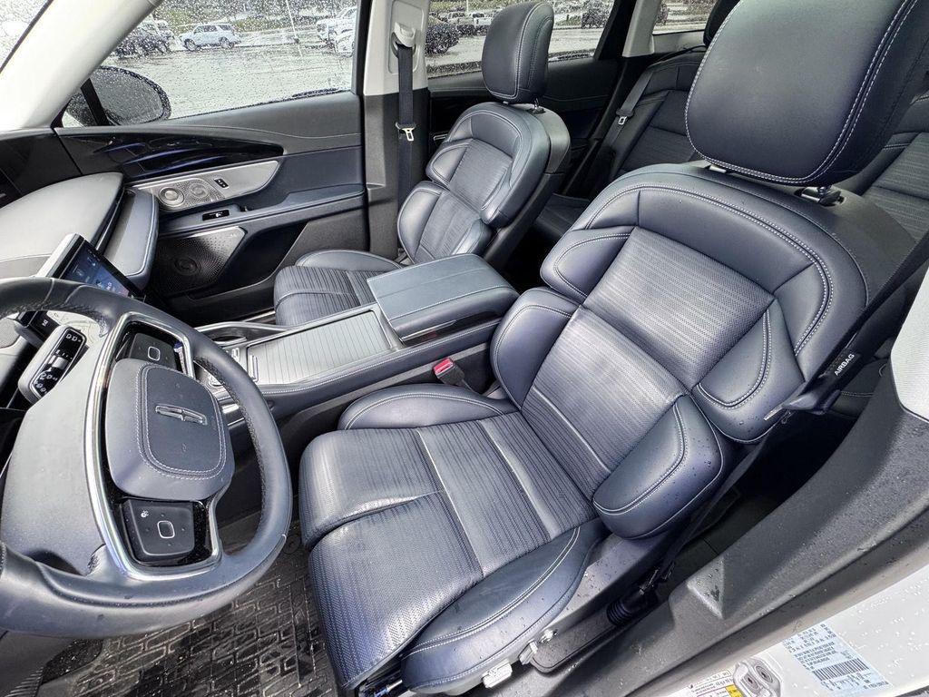 used 2025 Lincoln Nautilus car, priced at $56,000