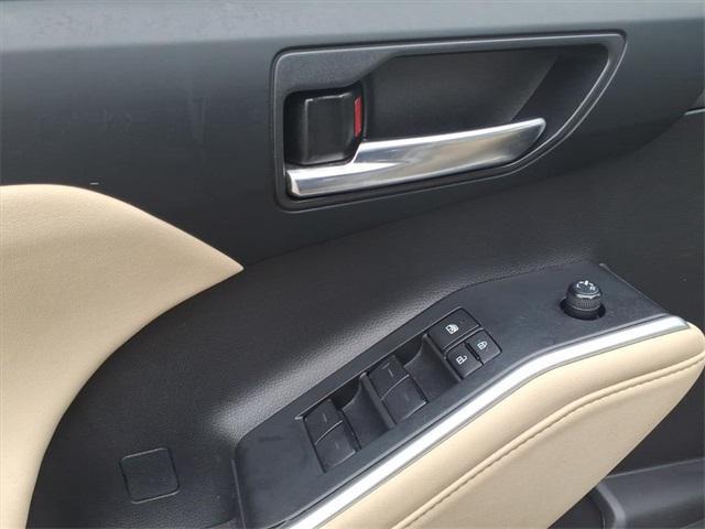 used 2023 Toyota Highlander car, priced at $32,998