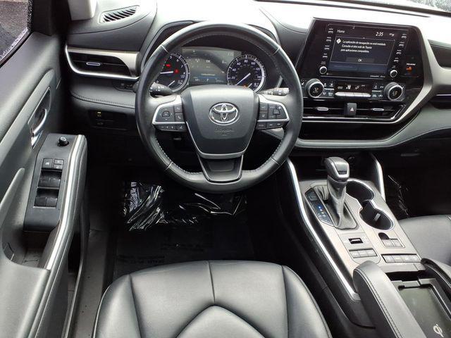 used 2022 Toyota Highlander car, priced at $36,248