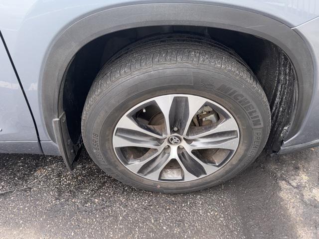 used 2023 Toyota Highlander car, priced at $34,144