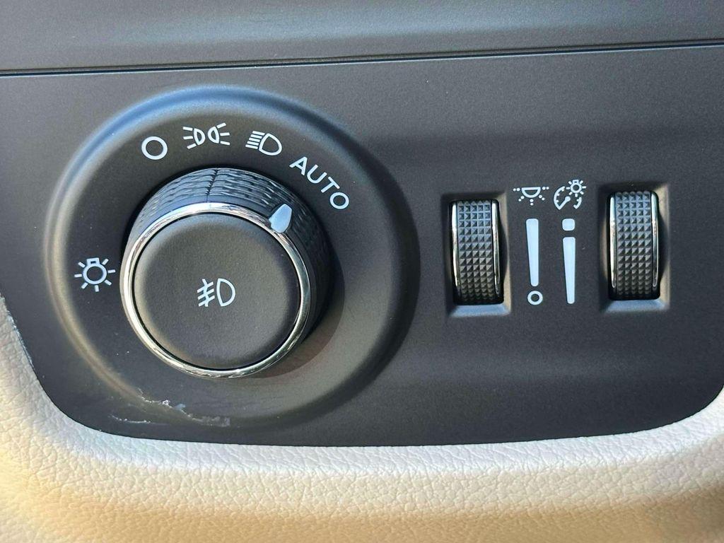 used 2025 Jeep Grand Cherokee car, priced at $34,991