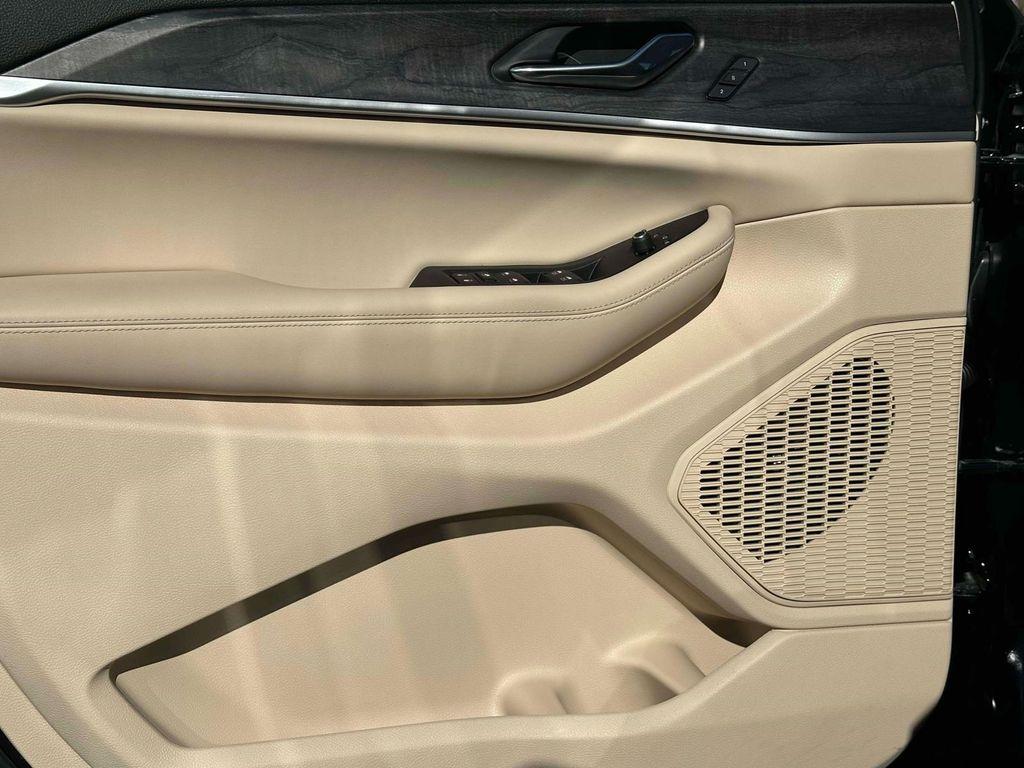 used 2025 Jeep Grand Cherokee car, priced at $34,991