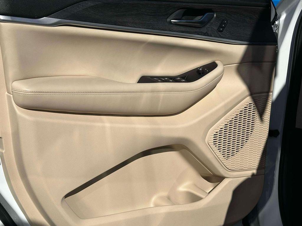 used 2023 Jeep Grand Cherokee car, priced at $32,991