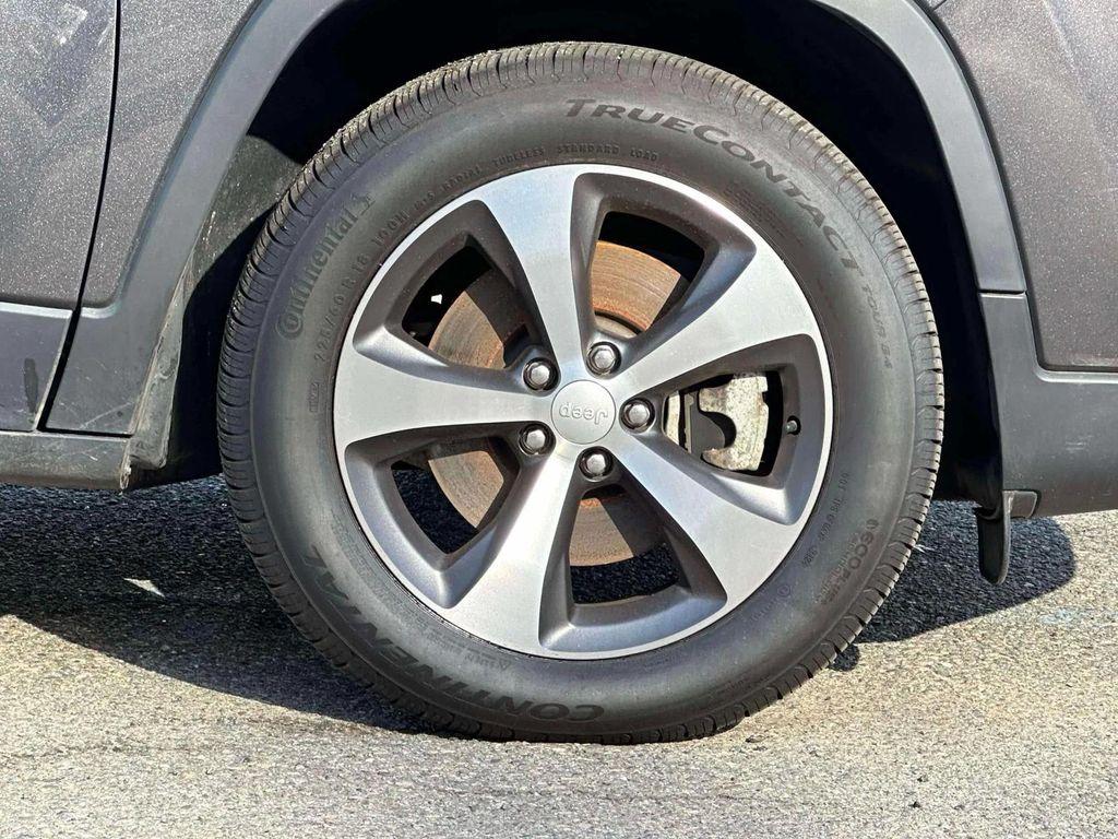 used 2022 Jeep Cherokee car, priced at $21,991