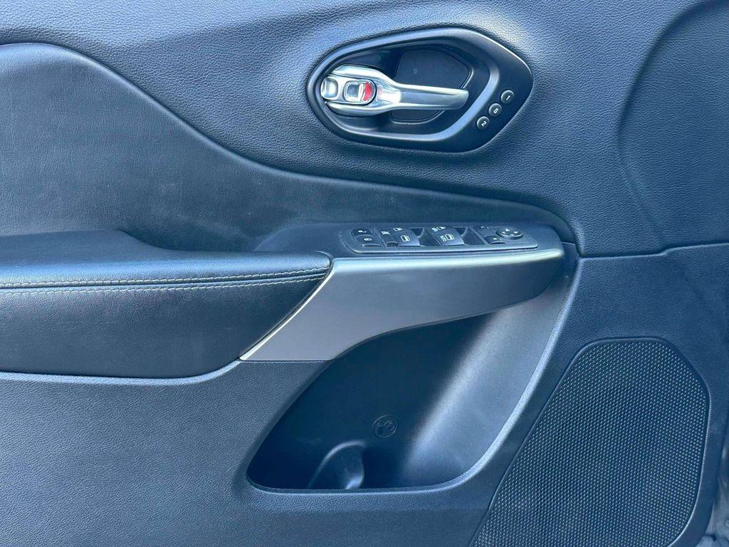 used 2022 Jeep Cherokee car, priced at $21,991