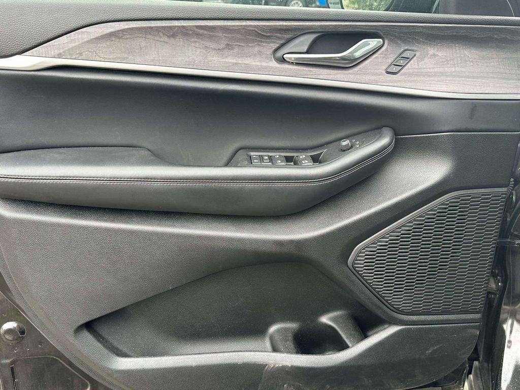 used 2024 Jeep Grand Cherokee car, priced at $37,990