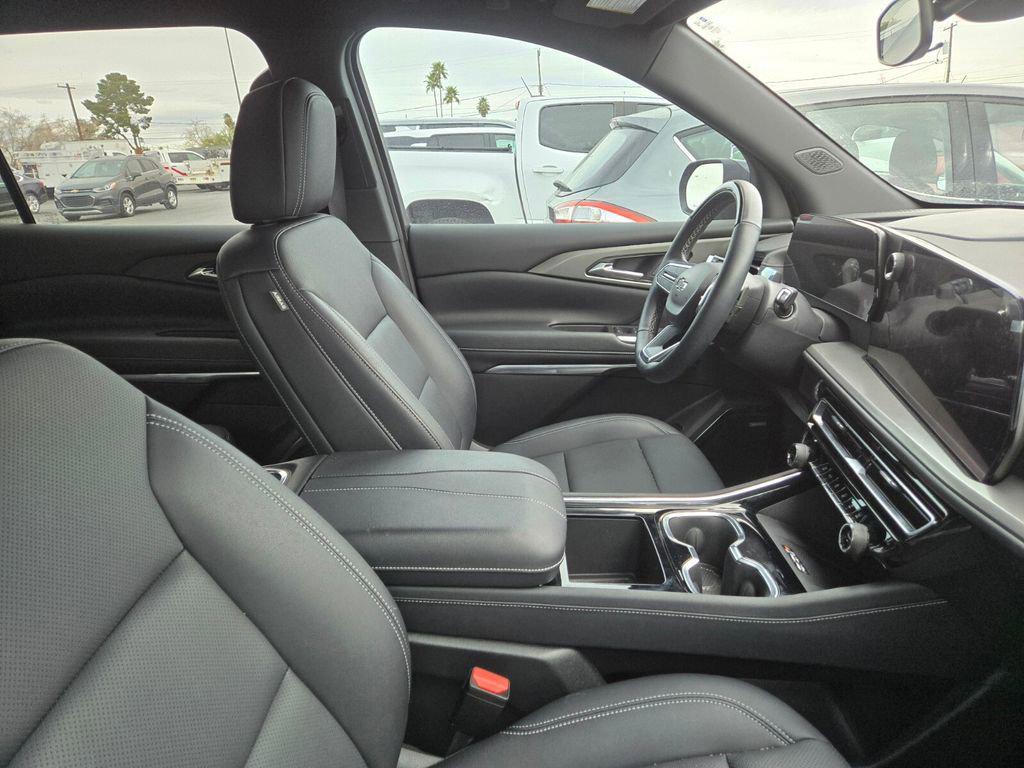 used 2025 Chevrolet Traverse car, priced at $36,547