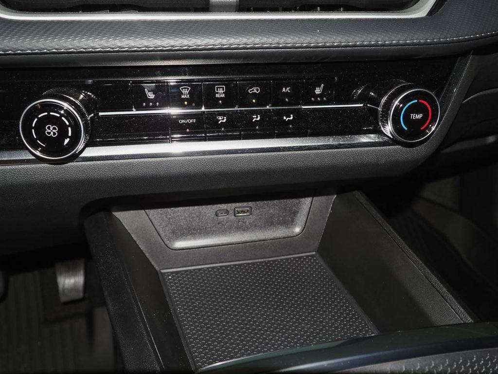 used 2025 Chevrolet Equinox car, priced at $26,378