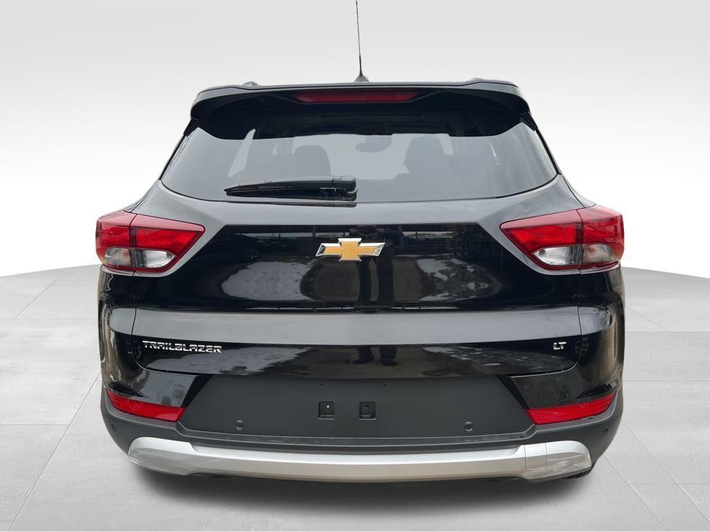 new 2025 Chevrolet TrailBlazer car, priced at $28,965