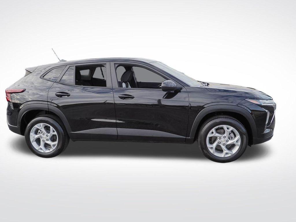 used 2024 Chevrolet Trax car, priced at $20,992