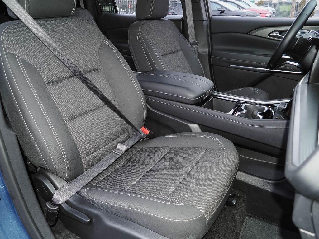 used 2025 Chevrolet Traverse car, priced at $35,188