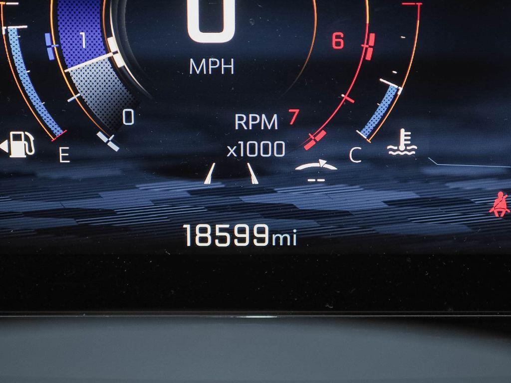 used 2025 Chevrolet Traverse car, priced at $35,188