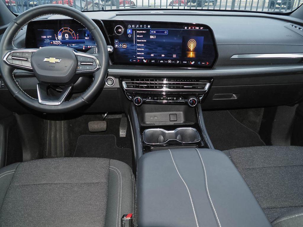 used 2025 Chevrolet Traverse car, priced at $35,188