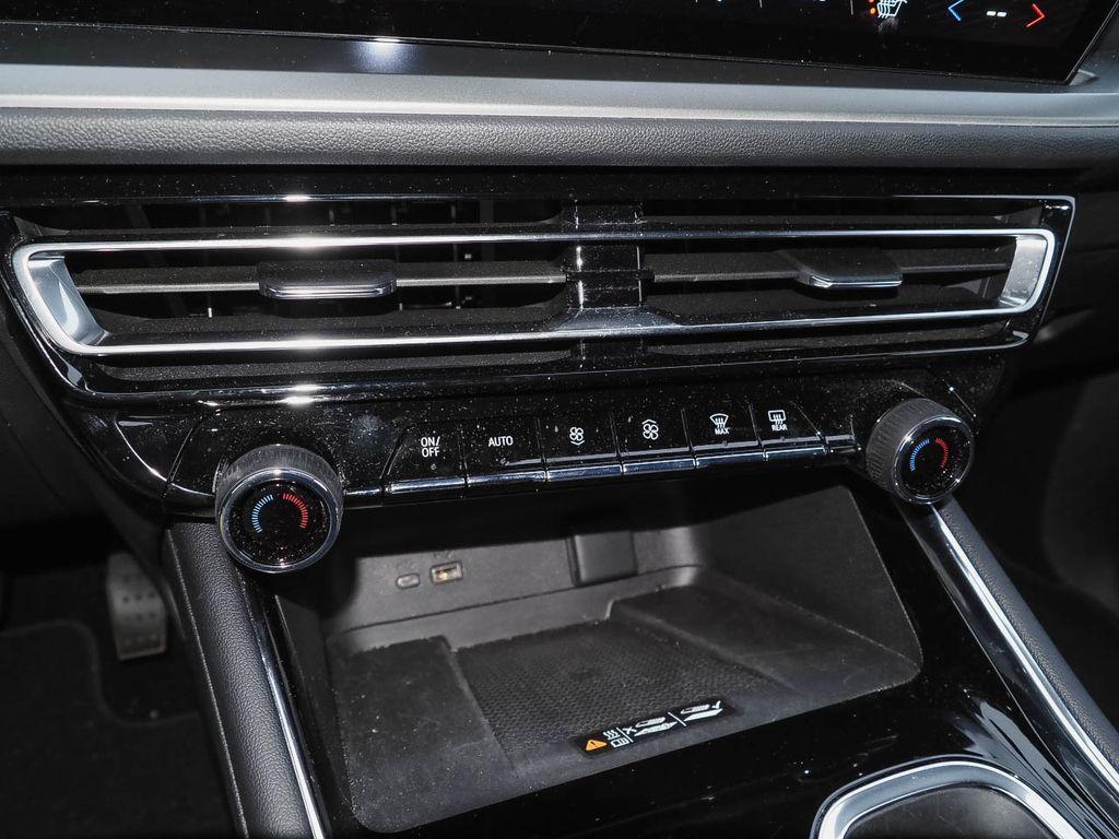 used 2025 Chevrolet Traverse car, priced at $35,188